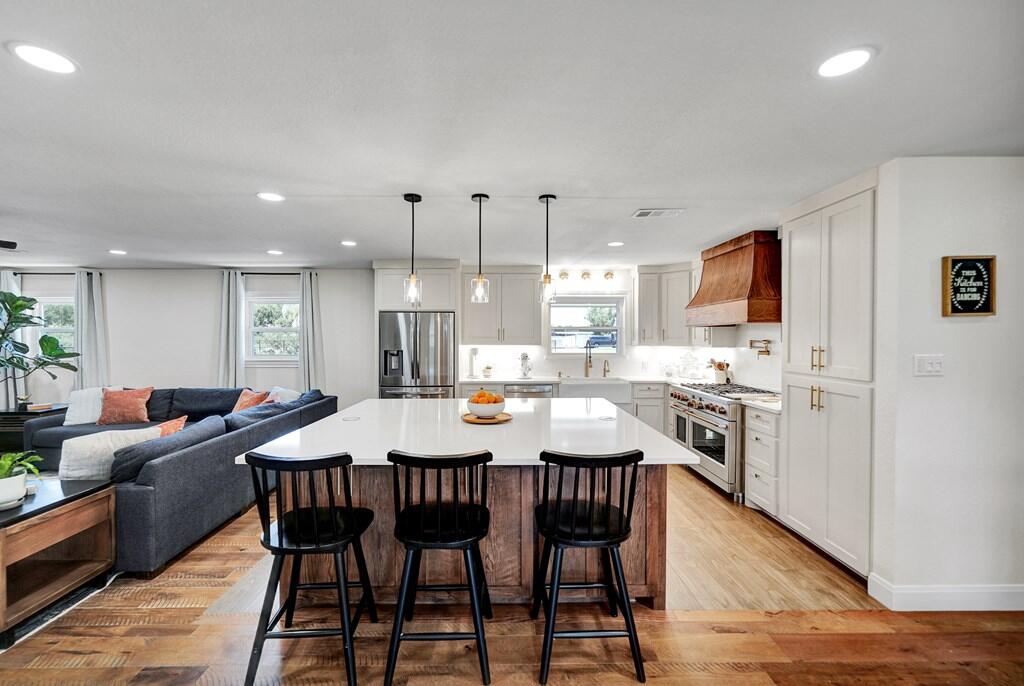 4513 Robin Lane