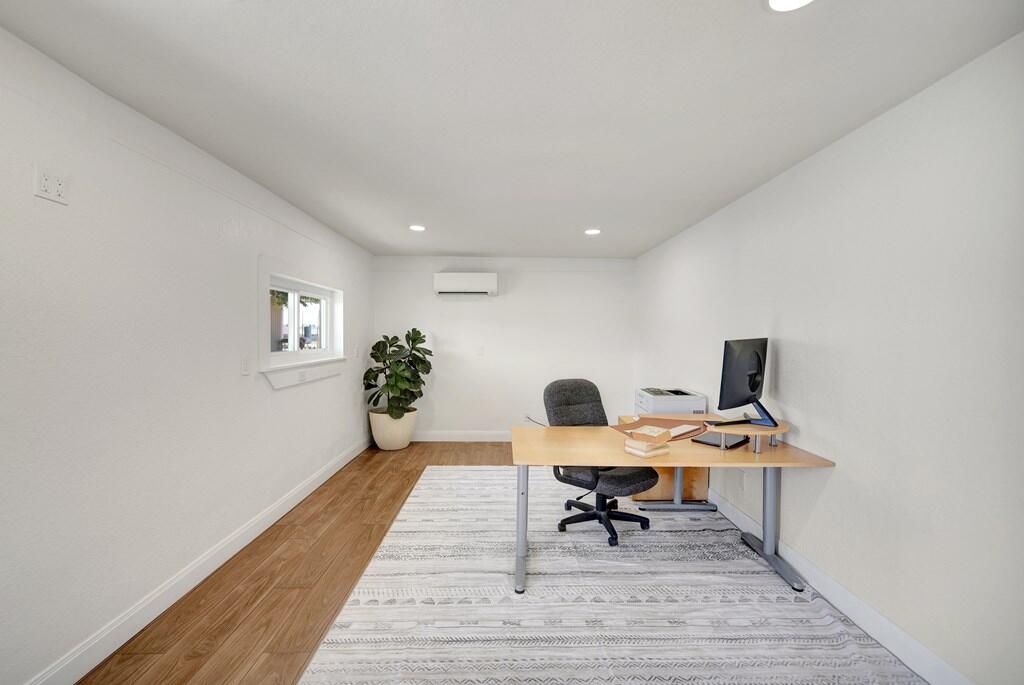 4513 Robin Lane