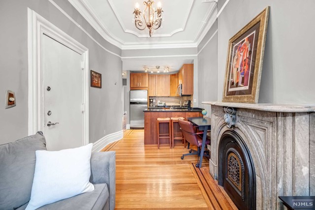 909 Garden Street Unit: 2