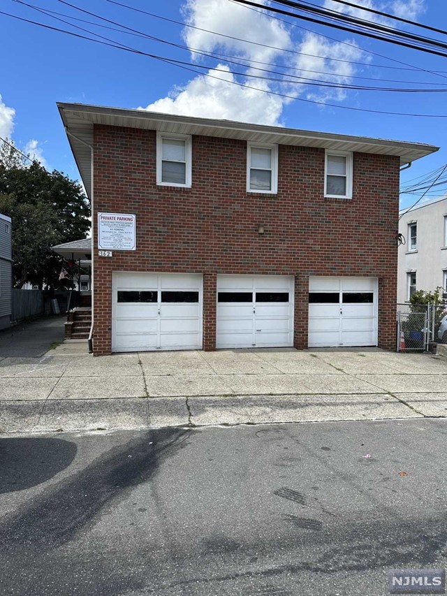 162-164 East 16th Street