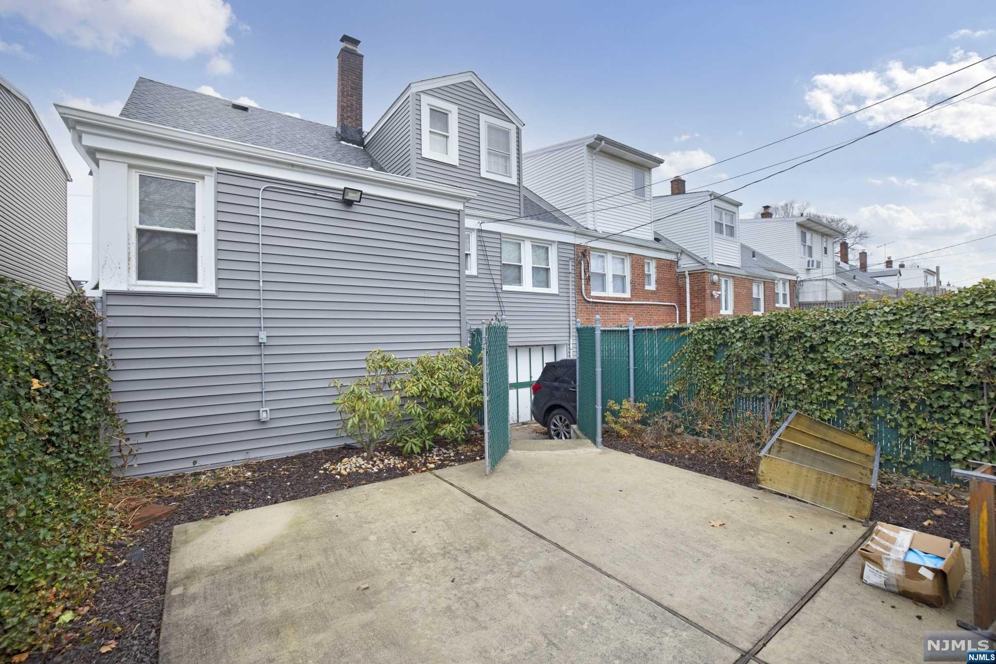 22 Parkside Lane