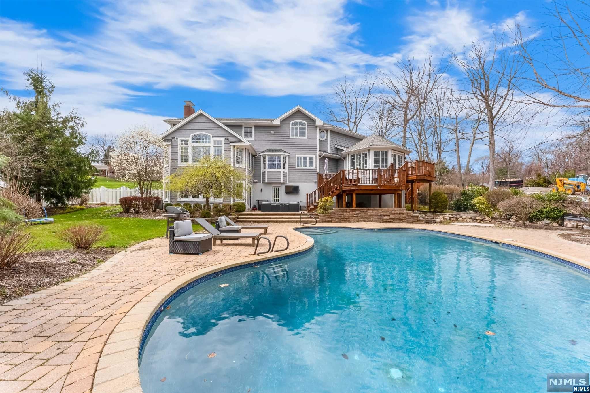 59 Tam O Shanter Drive