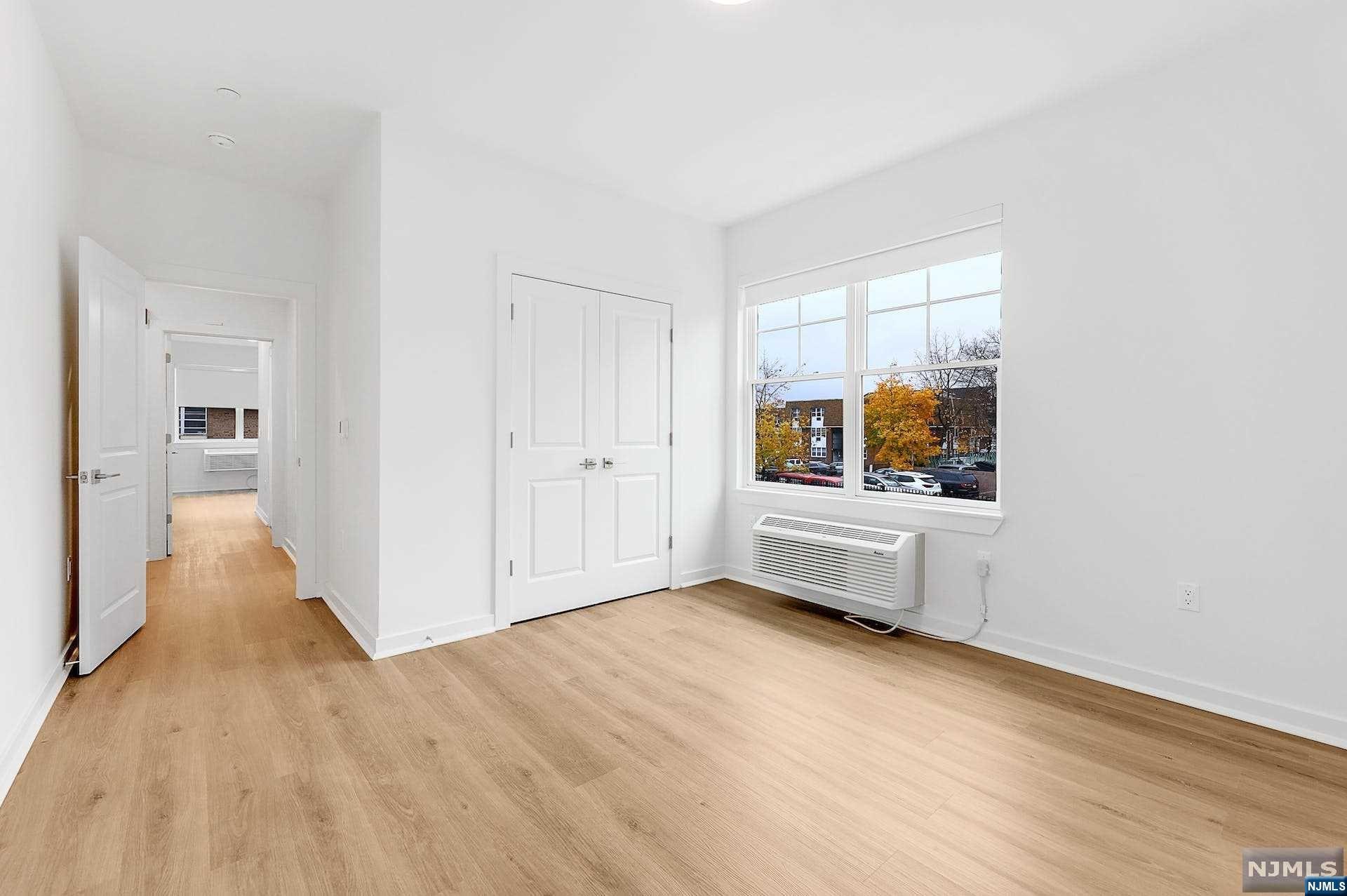 74 Clarendon Place 204