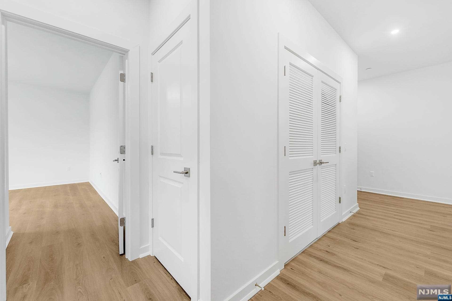 74 Clarendon Place 204