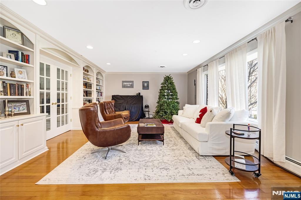 329 Dunham Place