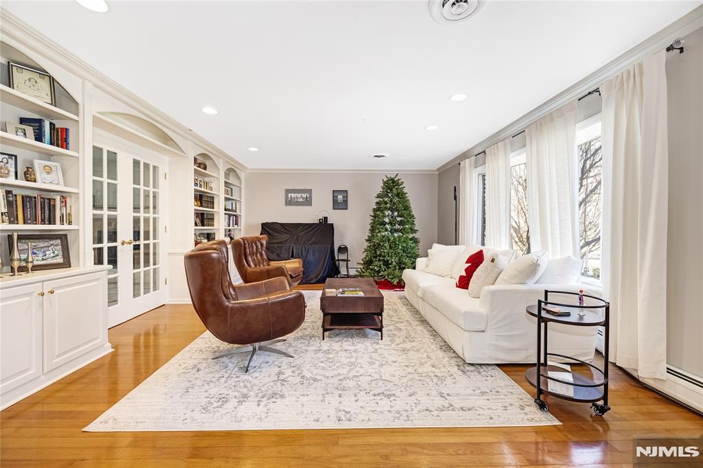 329 Dunham Place