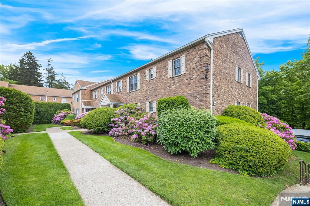 590 Center Street 1