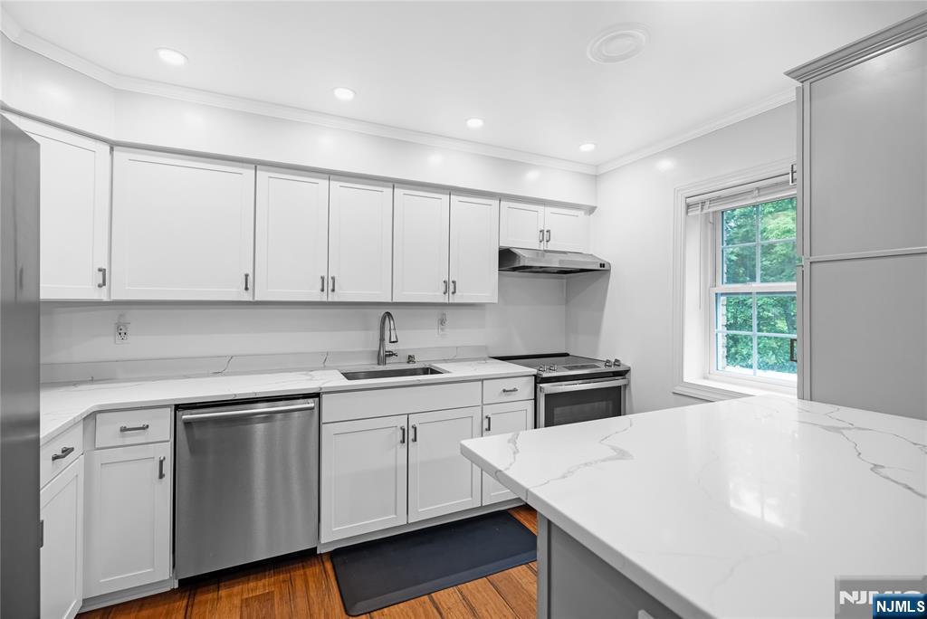 590 Center Street 1