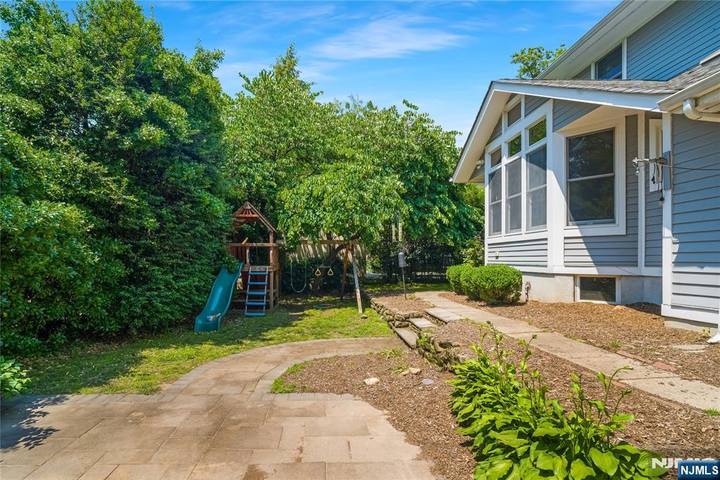 302 Woodside Avenue