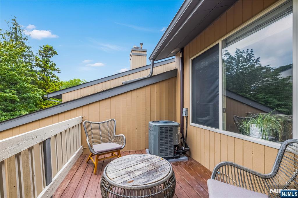 8 Larkin Circle