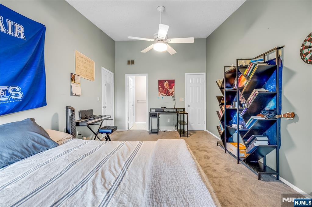 8 Larkin Circle
