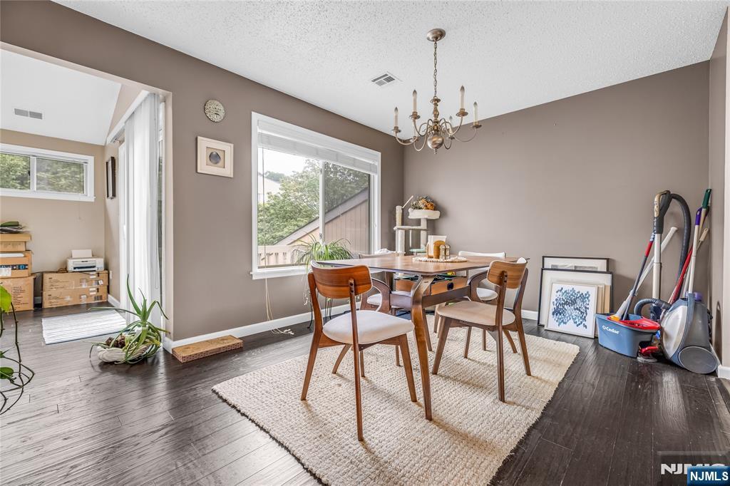 8 Larkin Circle