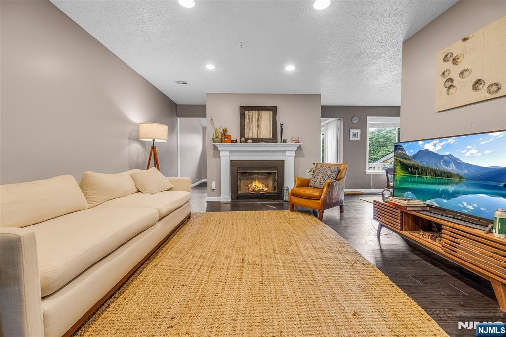 8 Larkin Circle