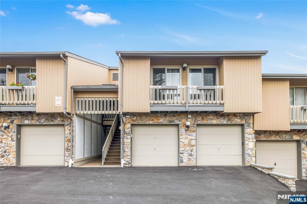 8 Larkin Circle