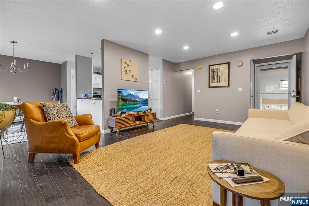 8 Larkin Circle