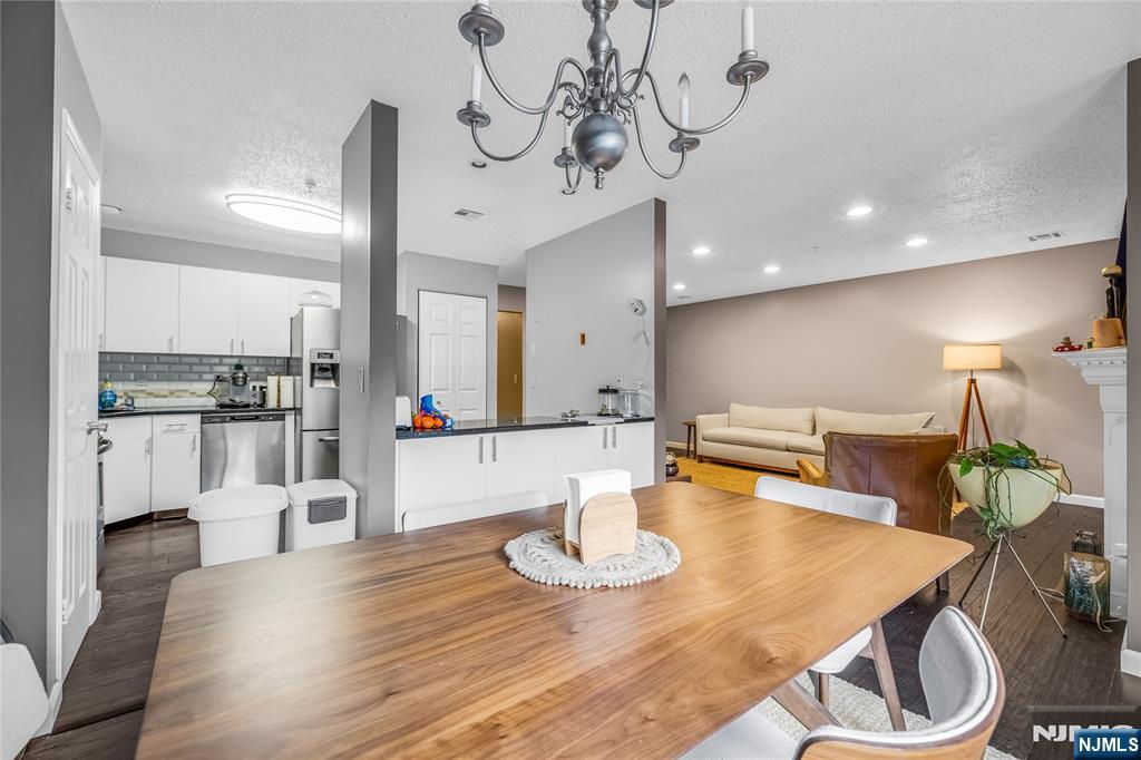 8 Larkin Circle