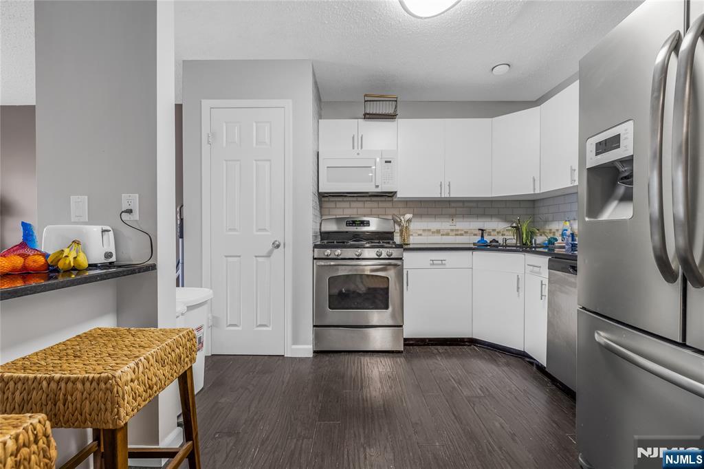 8 Larkin Circle