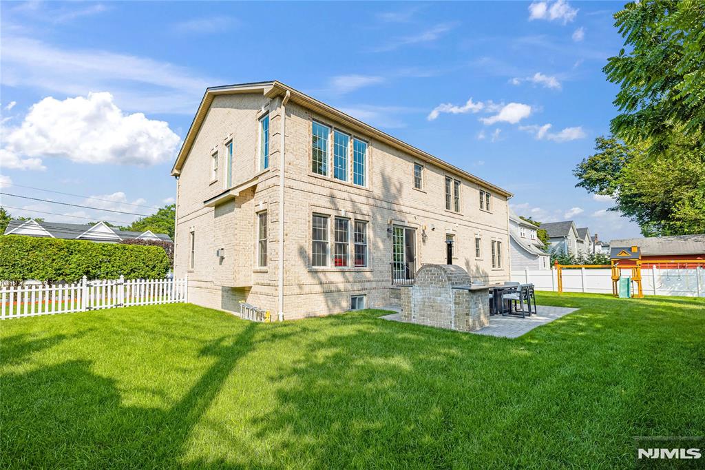 4 Holland Avenue