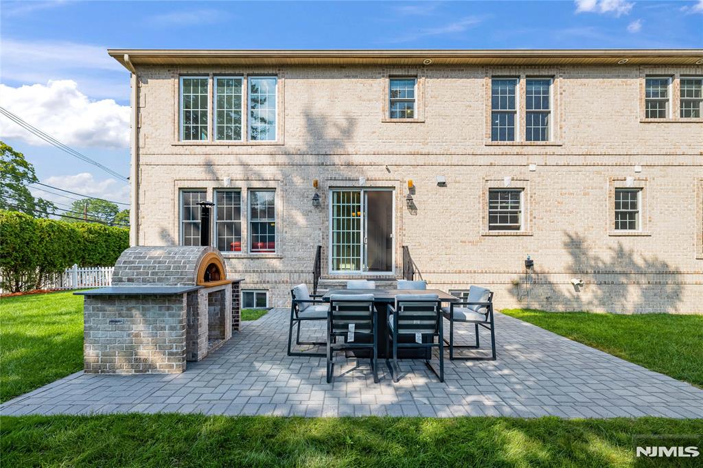 4 Holland Avenue