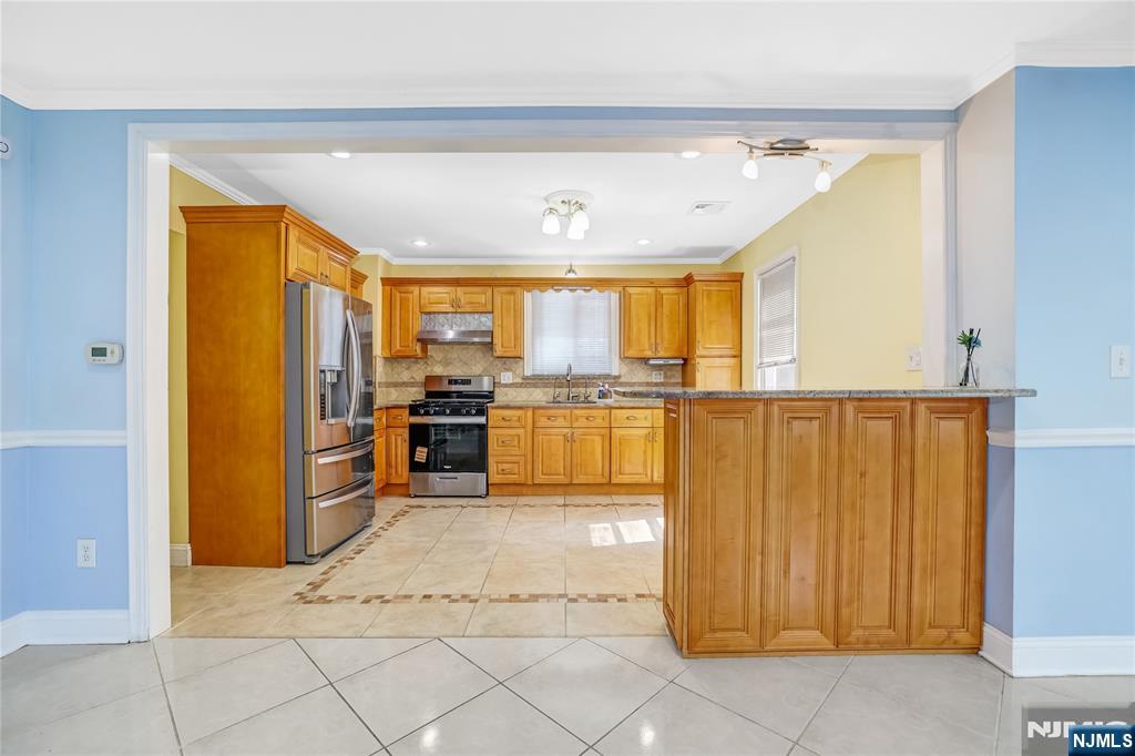 25 Smith Avenue B