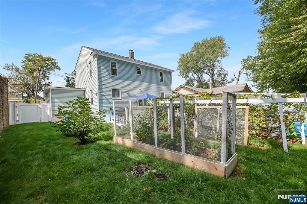 25 Smith Avenue B