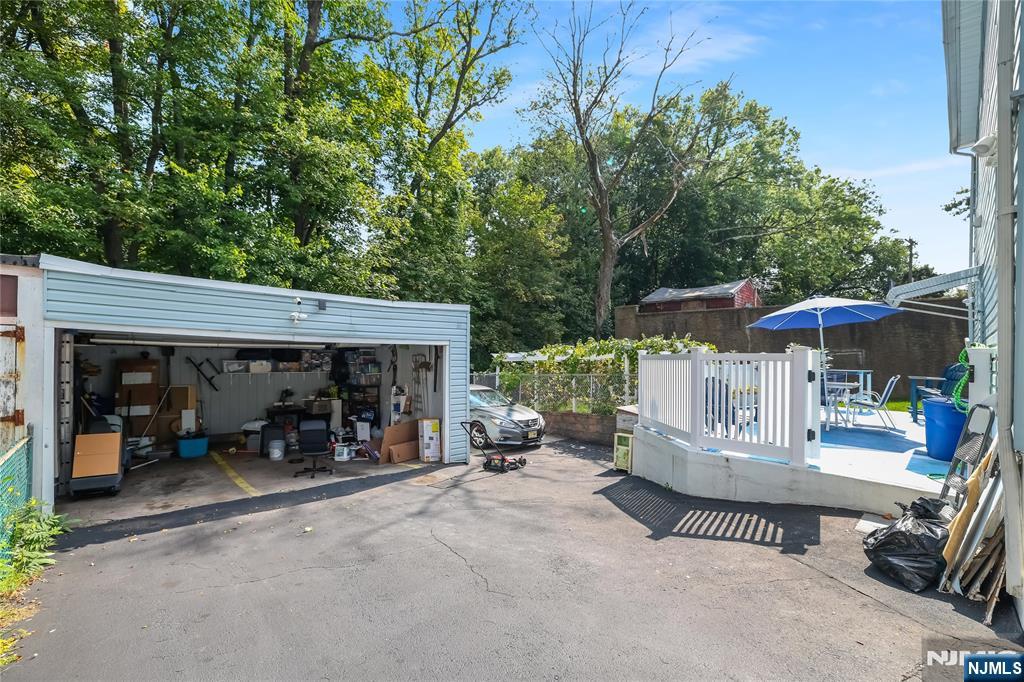 25 Smith Avenue B