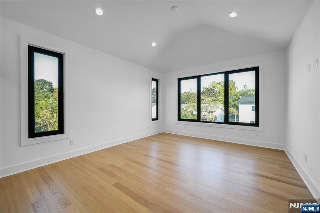 33 Oliver Road