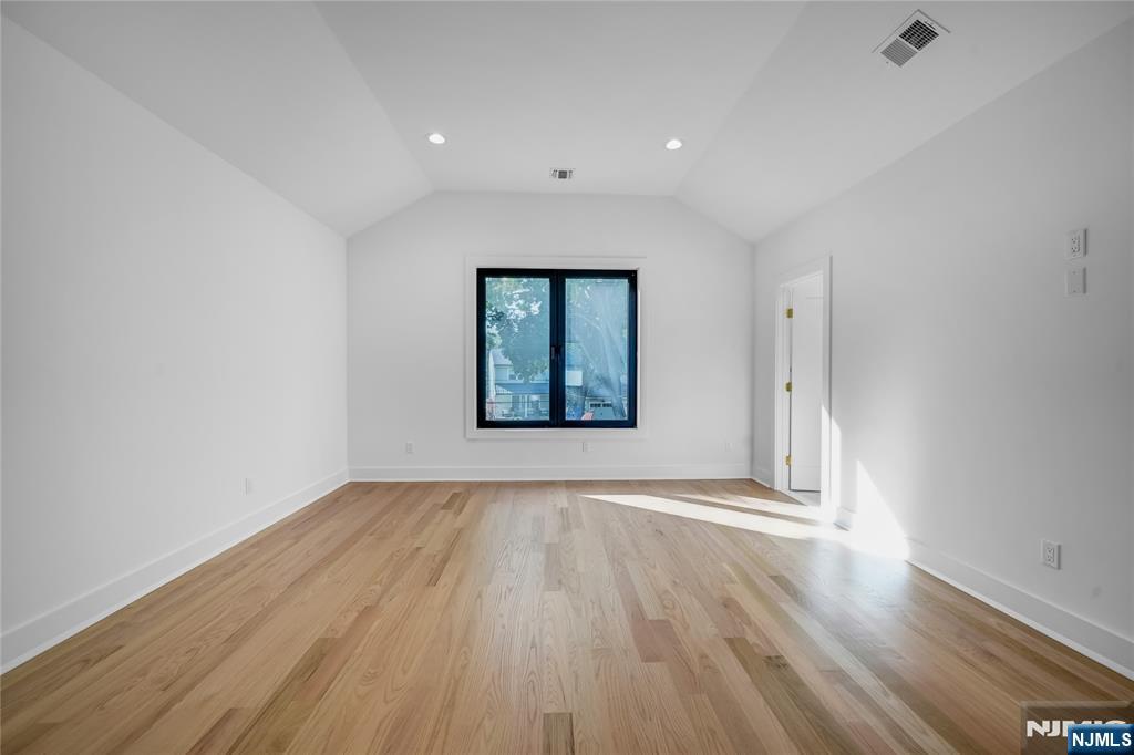 33 Oliver Road
