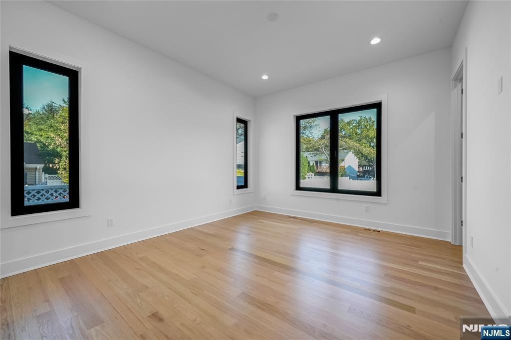 33 Oliver Road