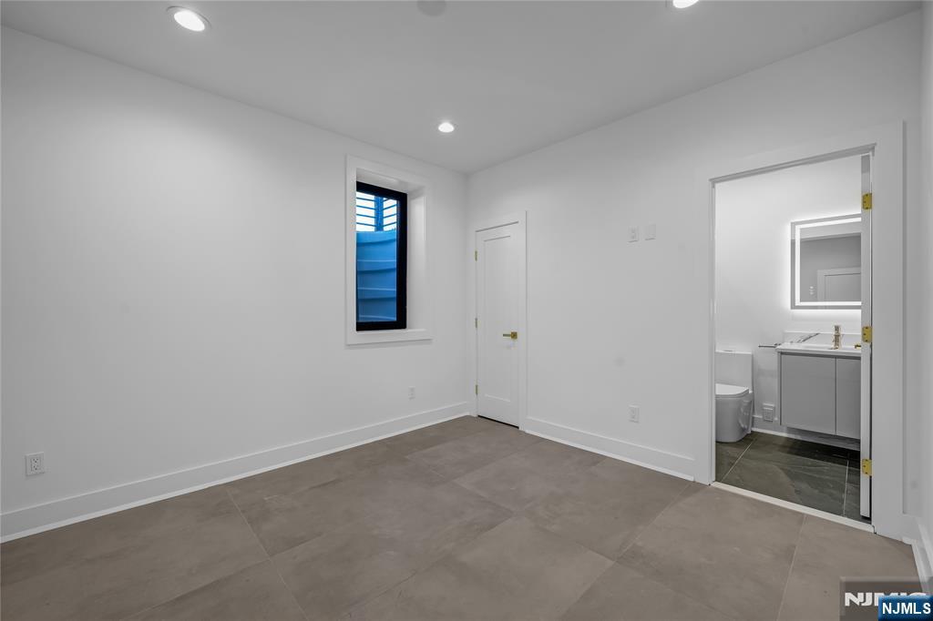 33 Oliver Road