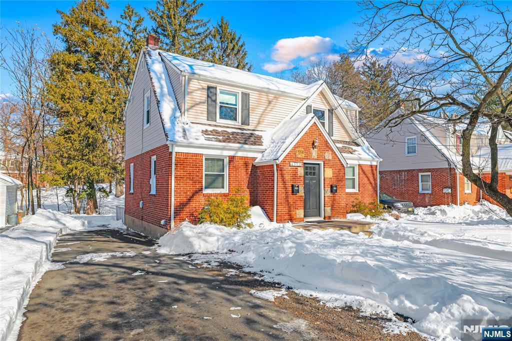 371 Gilbert Street 2