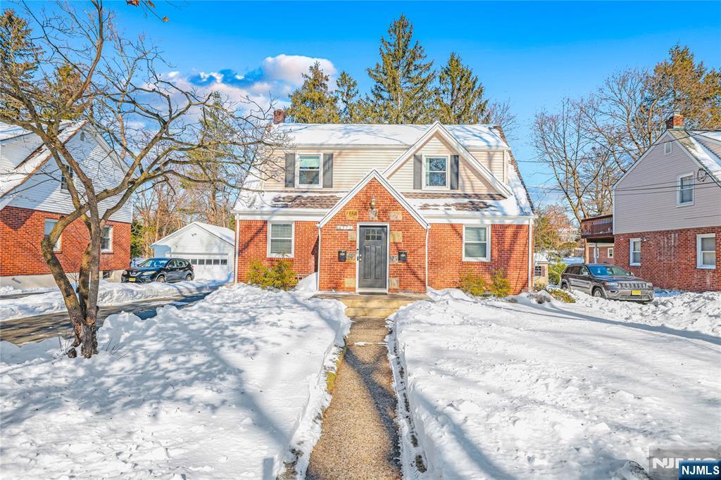 371 Gilbert Street 2