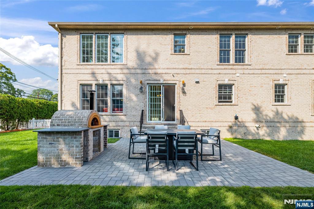 4 Holland Avenue