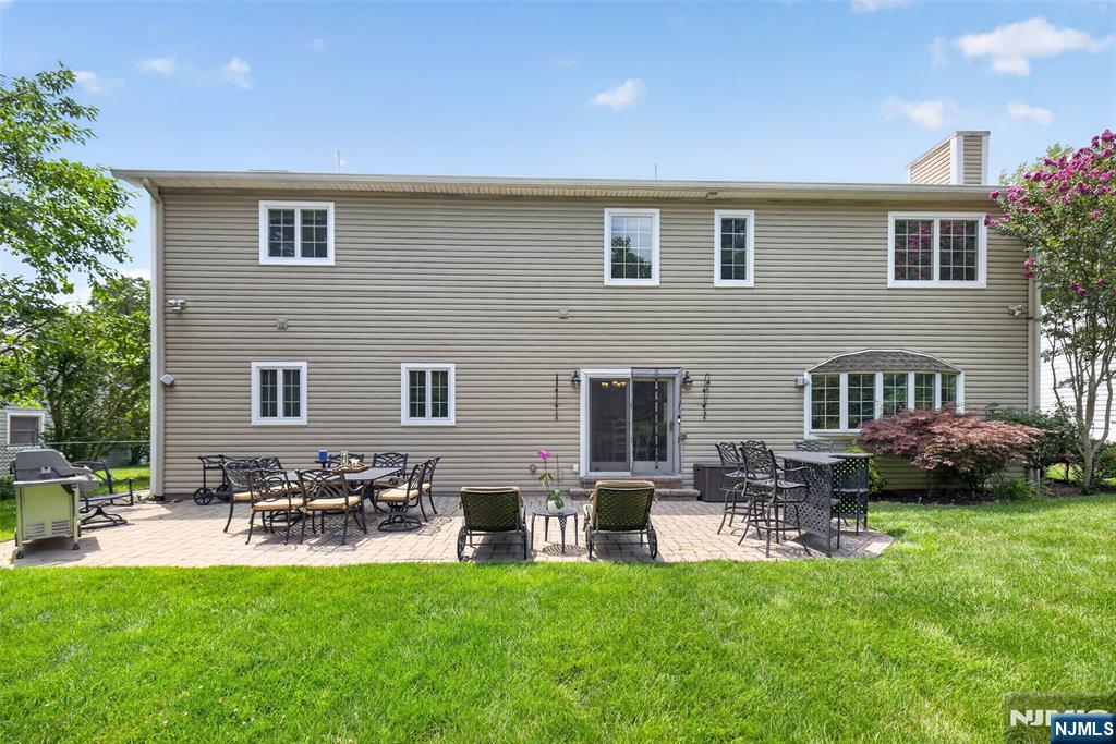 33 Crestwood Drive