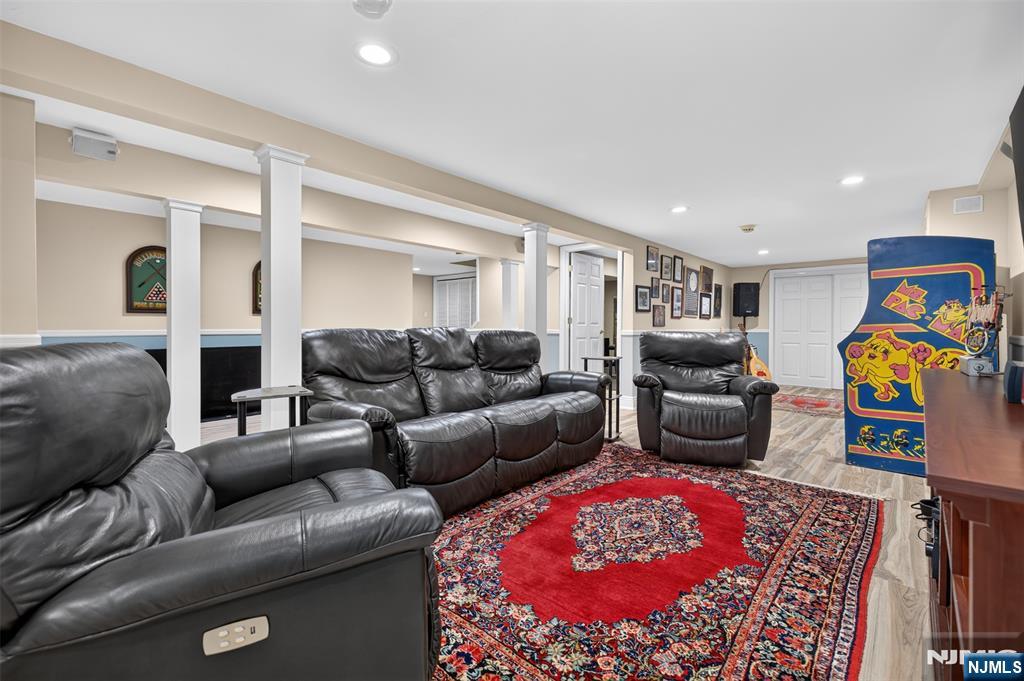 33 Crestwood Drive