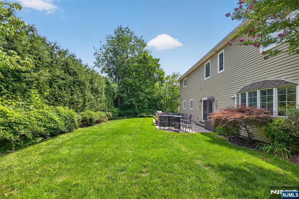 33 Crestwood Drive