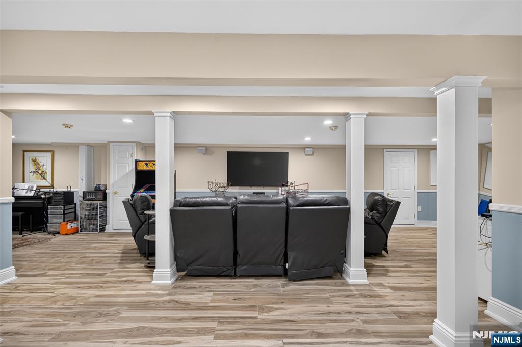 33 Crestwood Drive