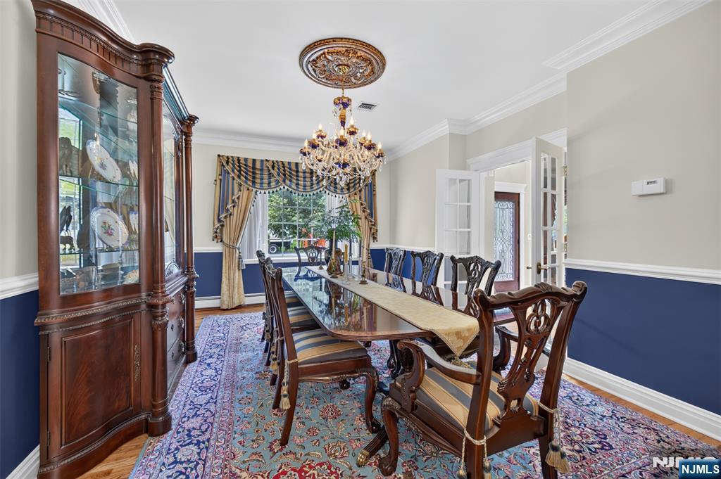 33 Crestwood Drive