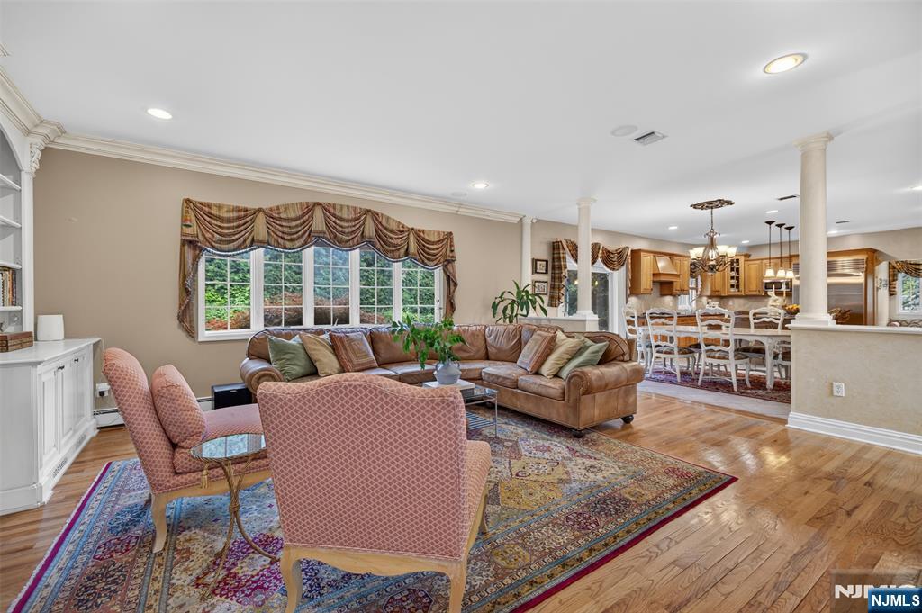 33 Crestwood Drive