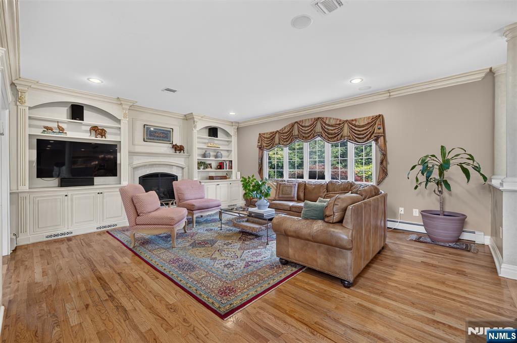 33 Crestwood Drive
