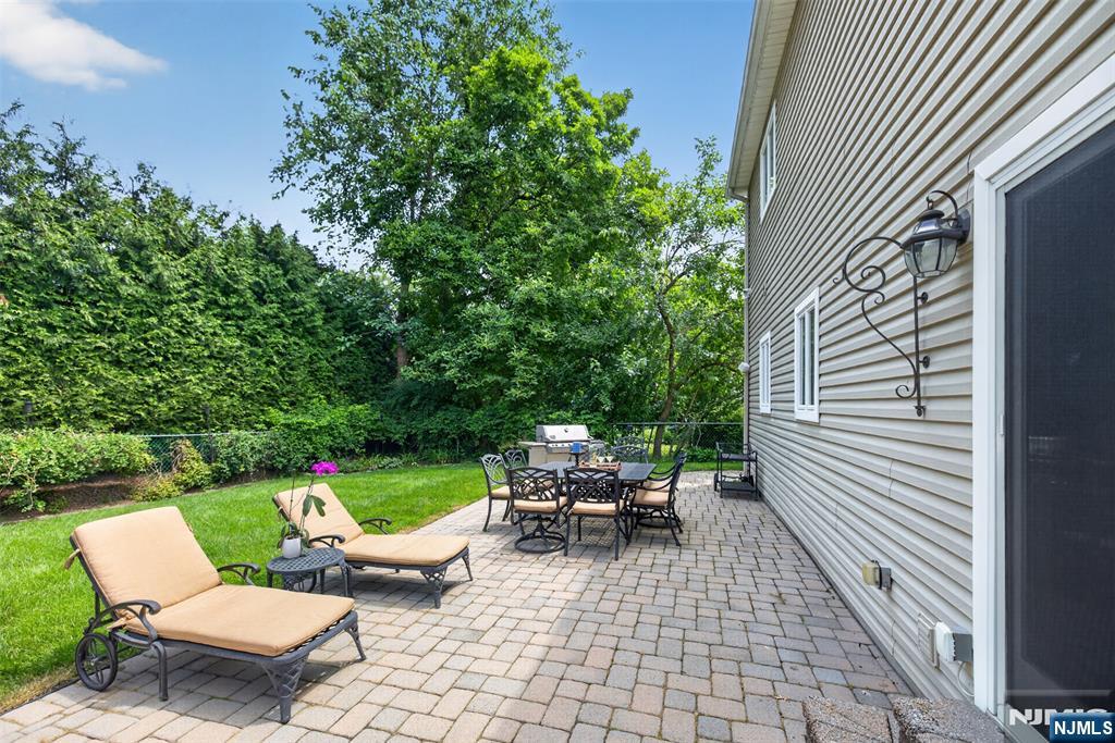 33 Crestwood Drive