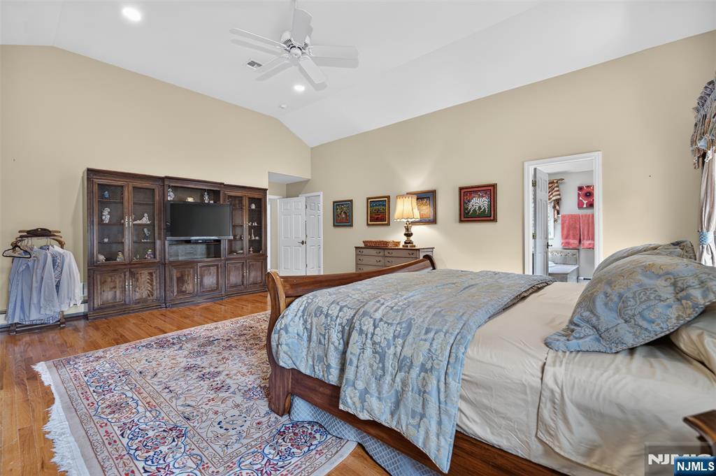 33 Crestwood Drive