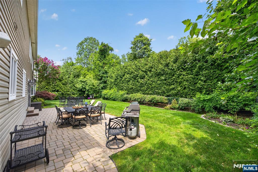 33 Crestwood Drive