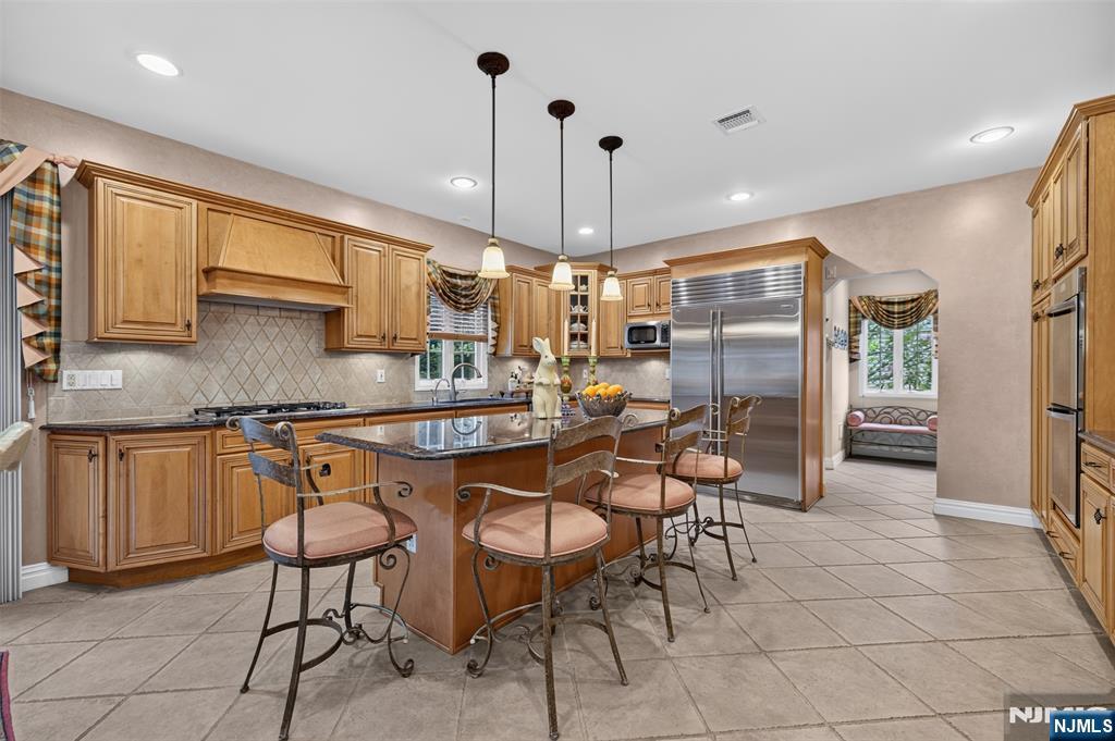 33 Crestwood Drive