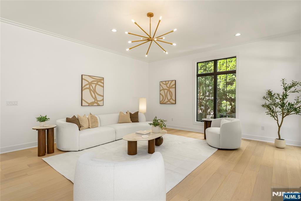 27 Crestwood Drive