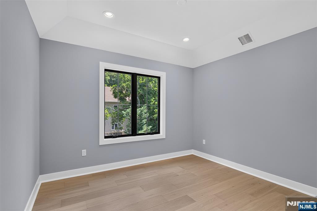 27 Crestwood Drive