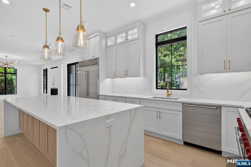 27 Crestwood Drive