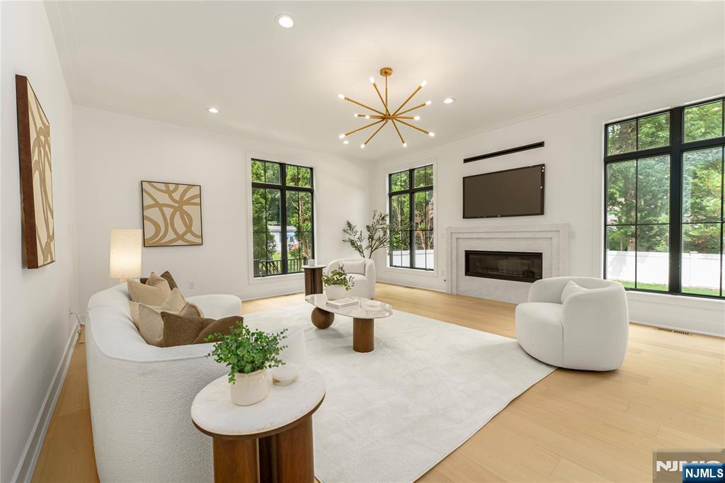 27 Crestwood Drive