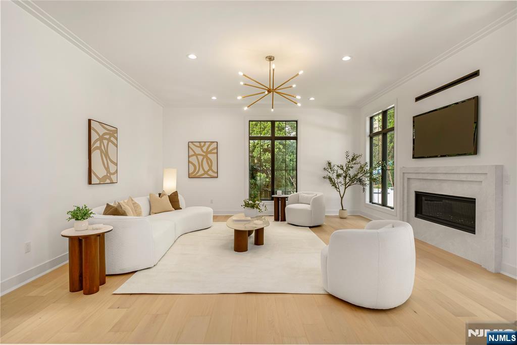 27 Crestwood Drive