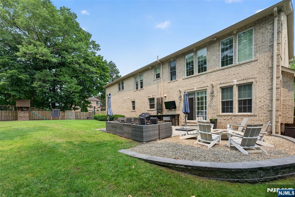 80 Holland Avenue